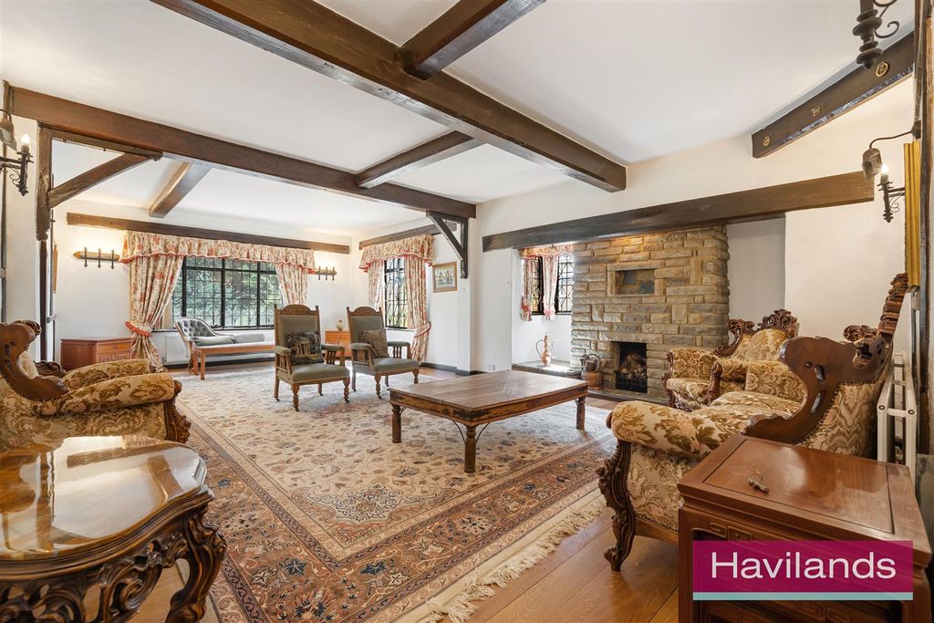 Property photo 3 of 25 Broad Walk-18.Jpg