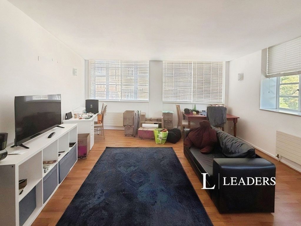 Property photo 1 of 10 Lounge