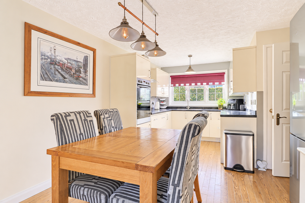 Property photo 3 of 17 Diningroom