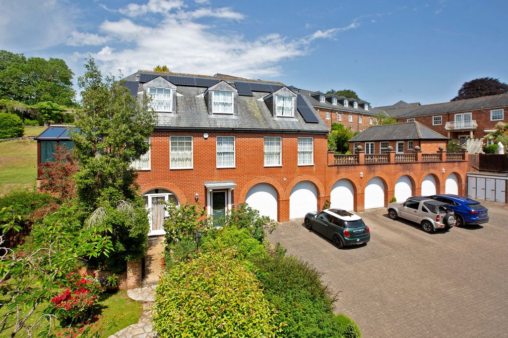 Property photo 1 of 50