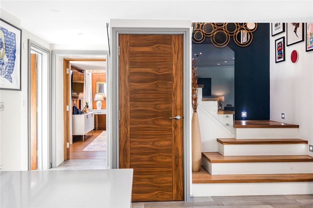 Property photo 2 of 28 Picture No. 27