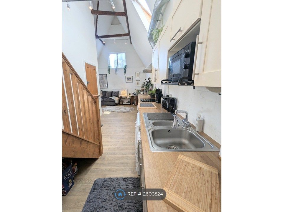 Property photo 3 of 18 Kitchen