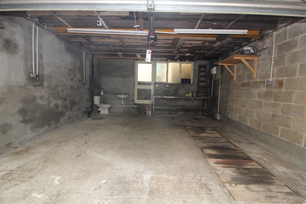 Property photo 2 of 3