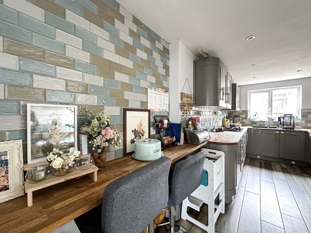 Property photo 3 of 17 44567911