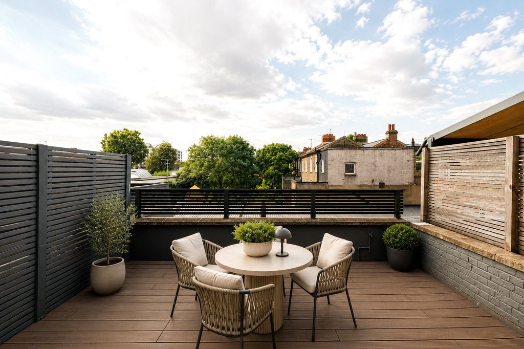 Property photo 3 of 13 Roof Terrace