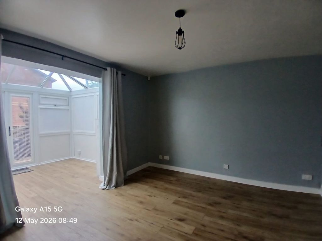 Property photo 2 of 10 27 Hart Lane 12.05 (1)