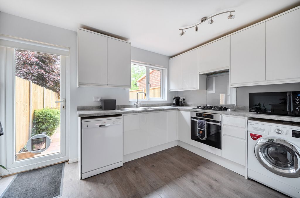 Property photo 2 of 22 1299077-20-683587E9Ed50c