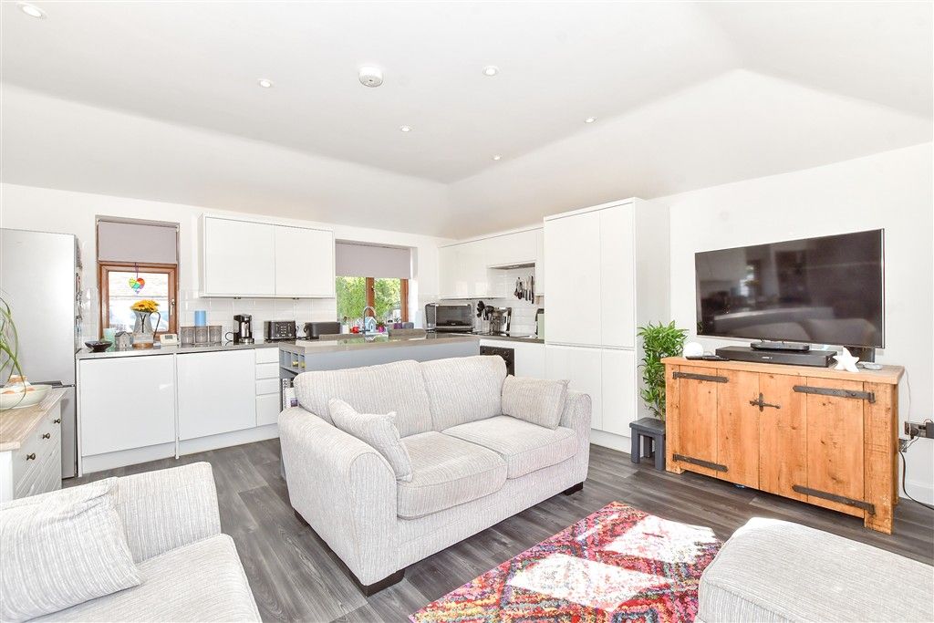 Property photo 3 of 10 Lounge/Kitchen