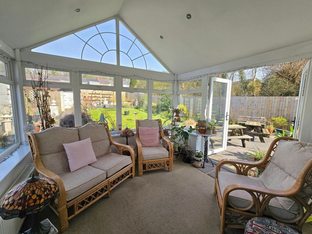 Property photo 3 of 33 Conservatory
