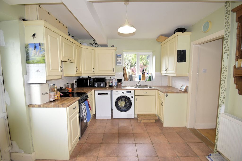 Property photo 2 of 12 Kitchen
