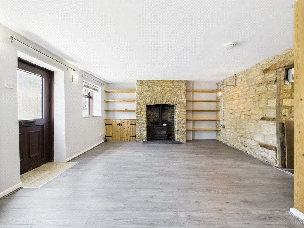 Property photo 3 of 18 Living Room