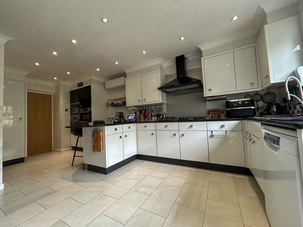 Property photo 2 of 29