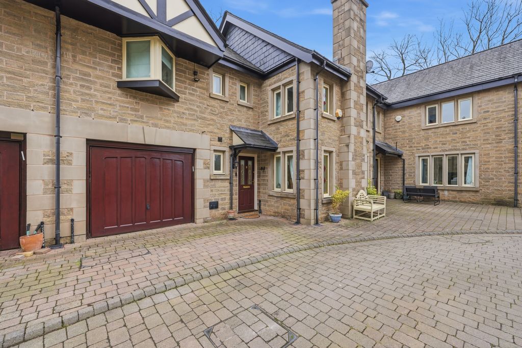 Property photo 1 of 27 Montpellier Mews, Salford, M7 4Zw