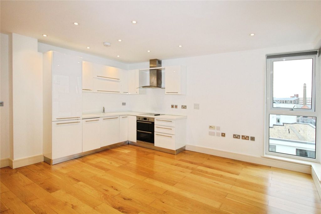 Property photo 3 of 10 Reception/Kitchen