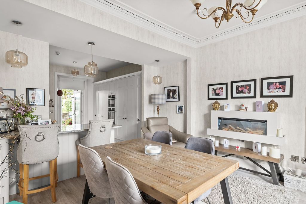 Property photo 2 of 42