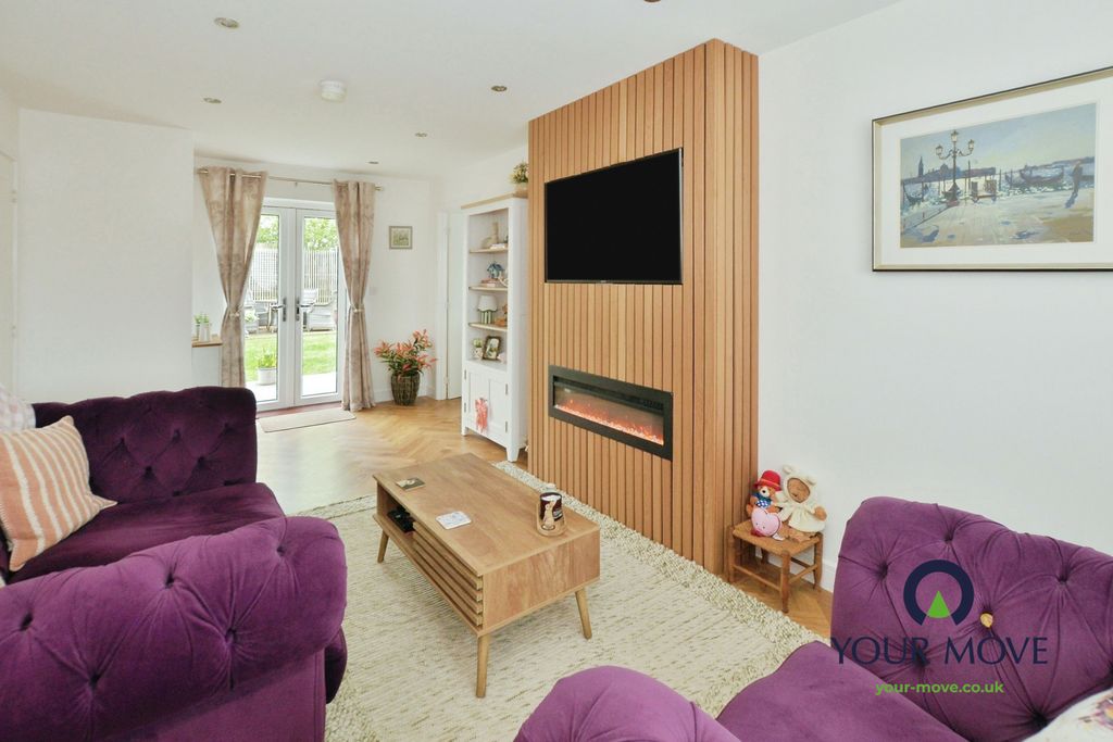 Property photo 3 of 25 Lounge