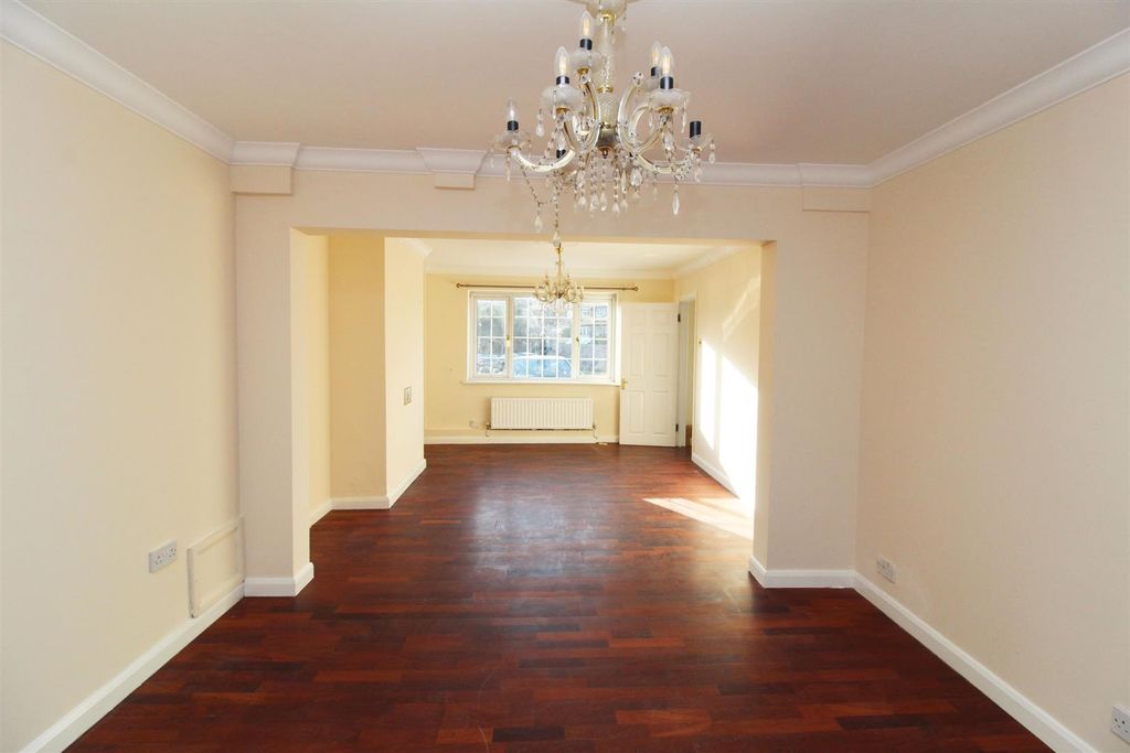 Property photo 2 of 26