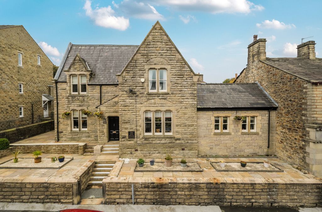 Property photo 1 of 20 1531182-16-6Ad0c1...