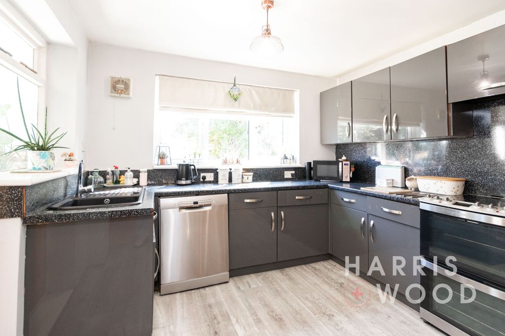 Property photo 3 of 28 4403482