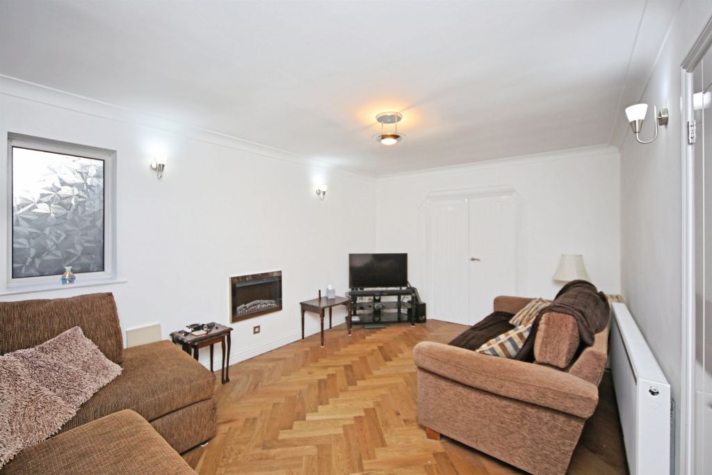 Property photo 3 of 32