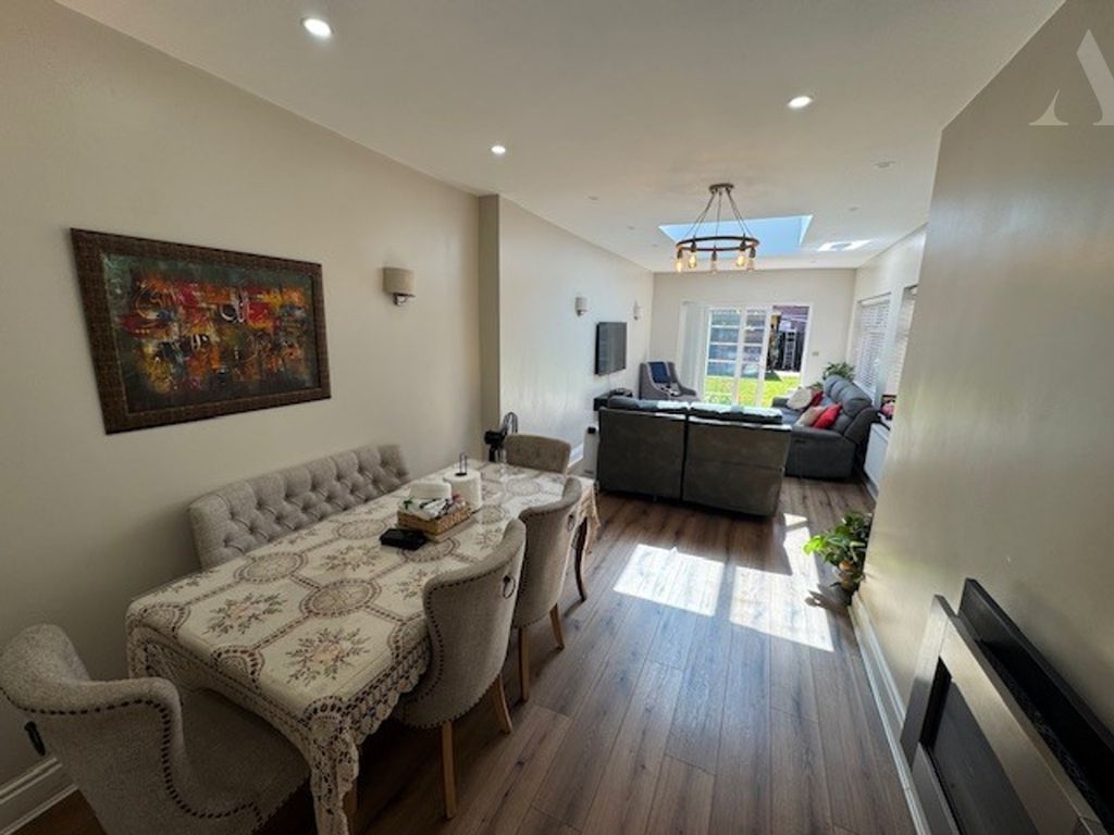 Property photo 3 of 13 53 Finnemore Road Rear Reception.Jpeg