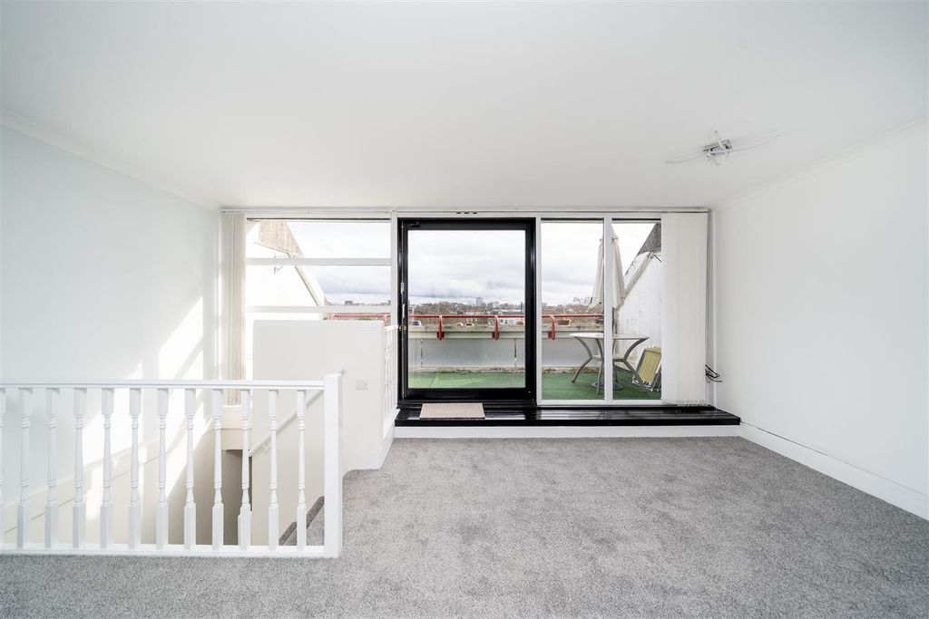 Property photo 3 of 18 P03.Jpg