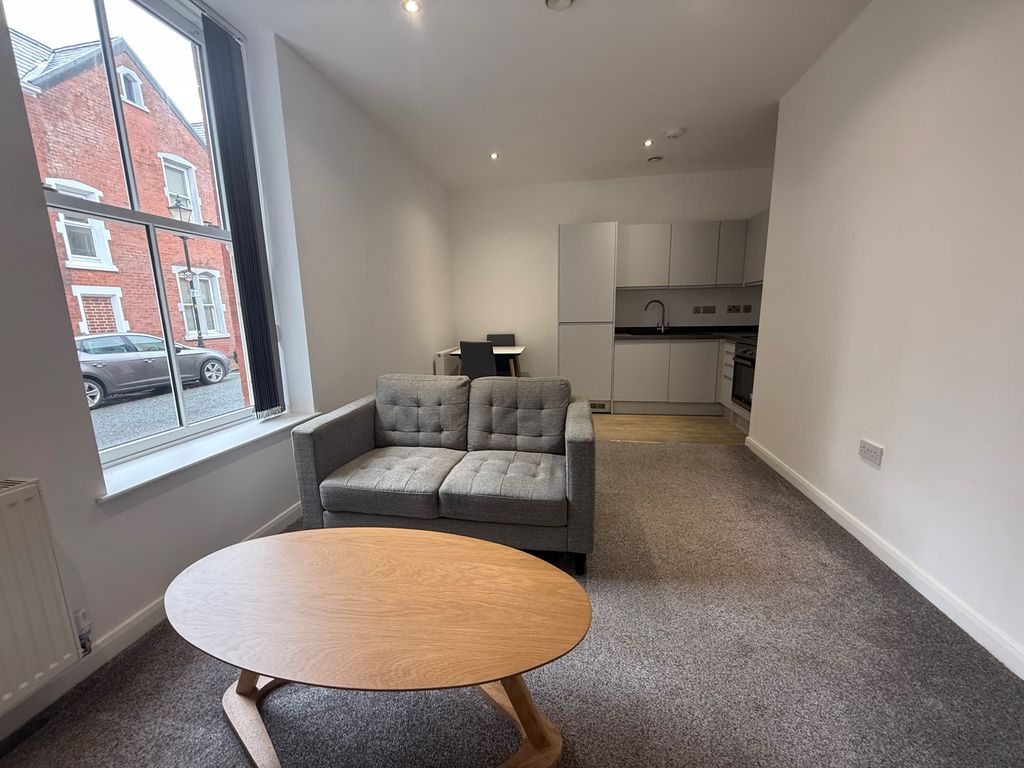 Property photo 2 of 6 Living 2