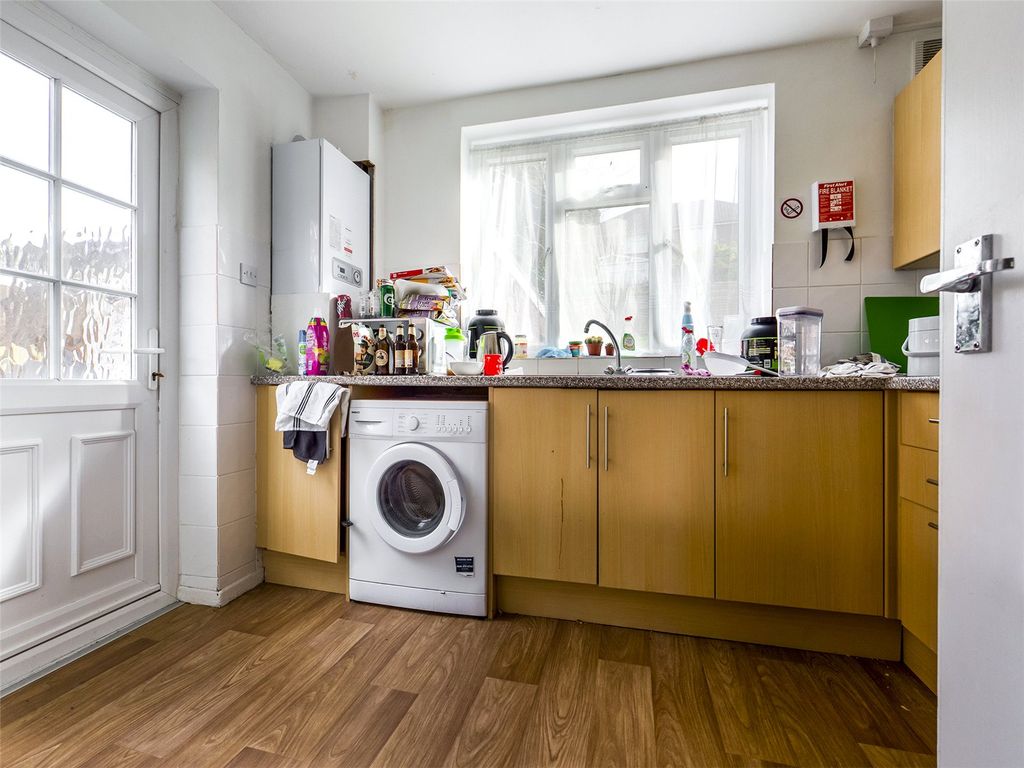 Property photo 1 of 9 Kitchen