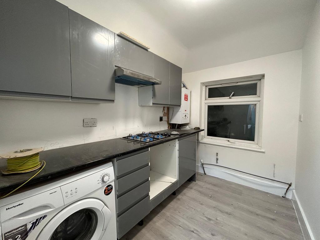 Property photo 1 of 4 1 Bed Flat To Rent Mornington Crescent, Hounslow Tw5