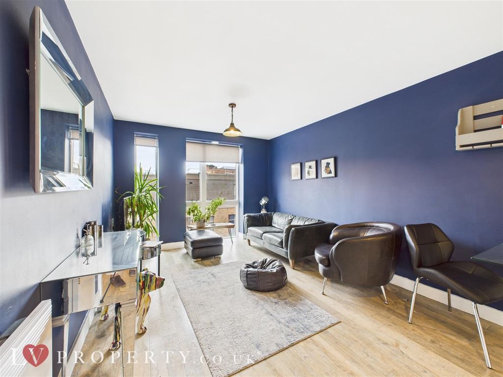 Property photo 1 of 7 Cam05016G0-Pr0067-St