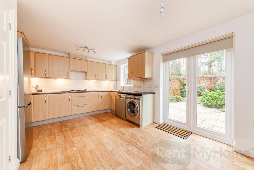 Property photo 2 of 20 8413984-Interior09-800.Jpg