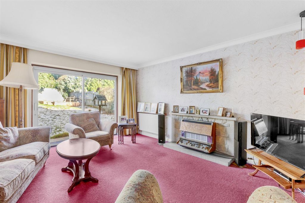 Property photo 3 of 22 12 Daws Lea, Hp11 1Qf-8.Jpg