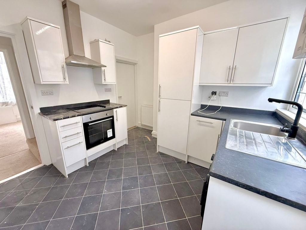 Property photo 2 of 12 Kitchen