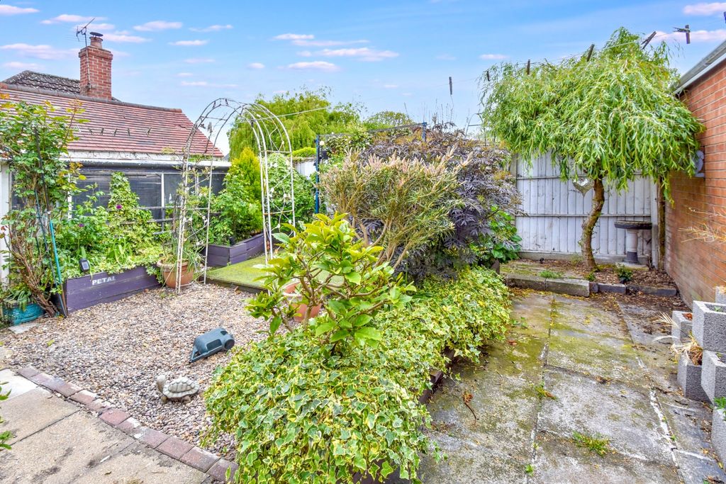 Property photo 2 of 13 Garden