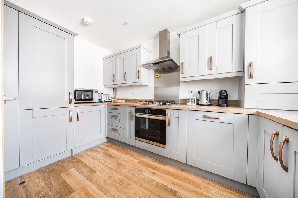 Property photo 3 of 14 Kitchen