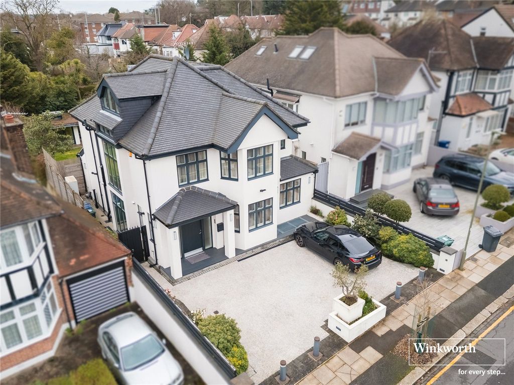 Property photo 1 of 31 Picture No. 08