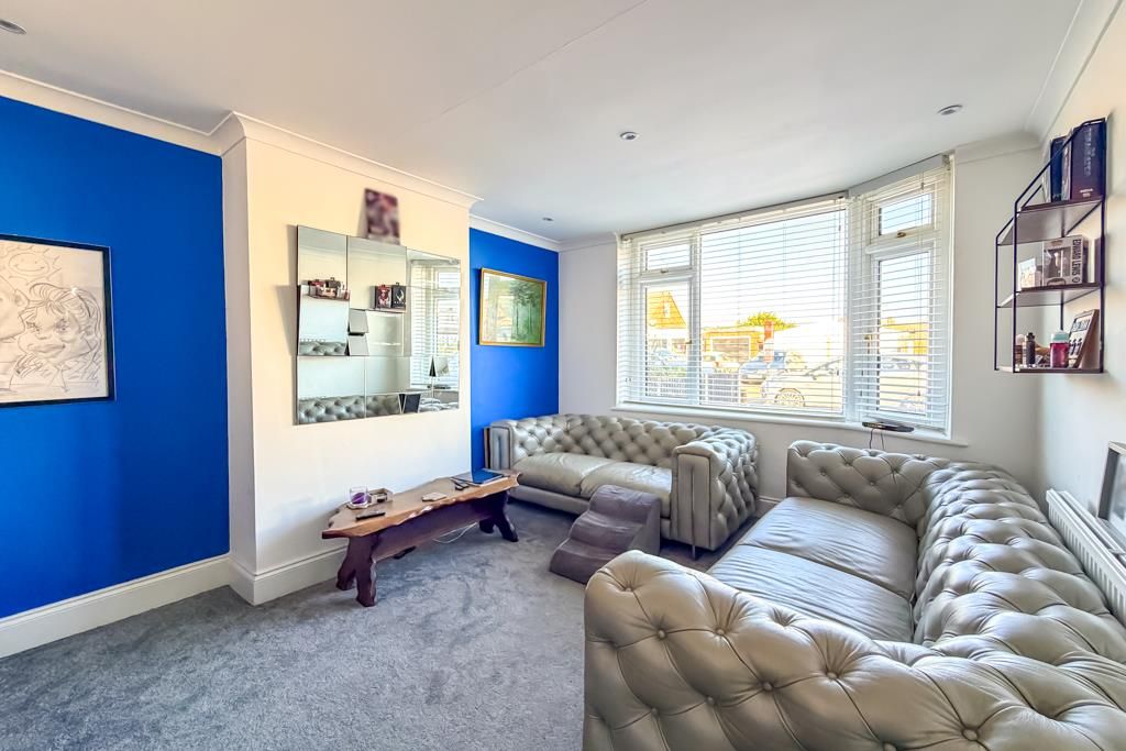 Property photo 2 of 21 Lounge