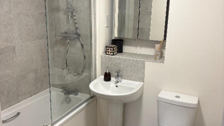 Additional image 12 of 2 bed flat for saleSparrow Gardens, Liphook GU30
