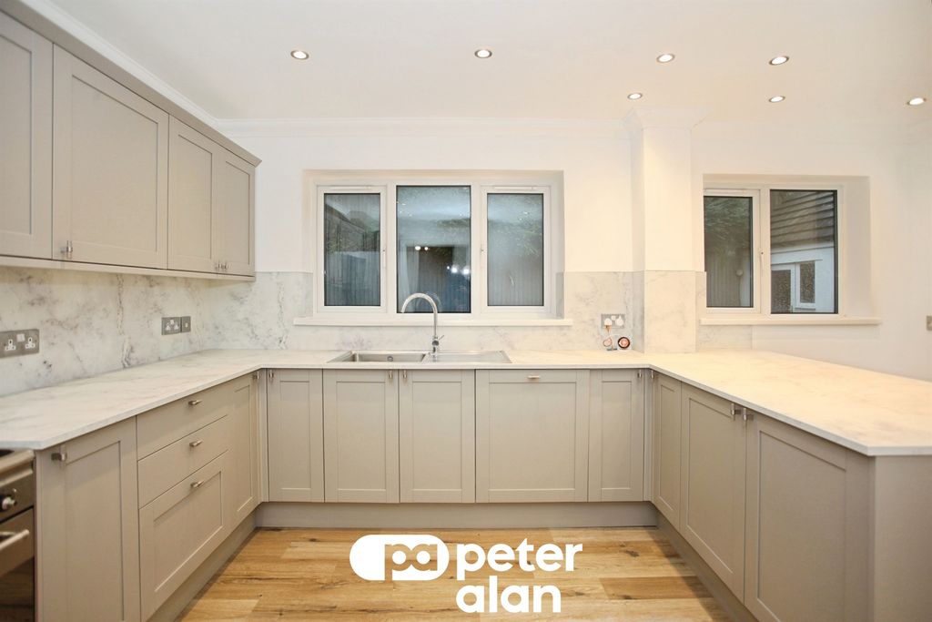 Property photo 3 of 34