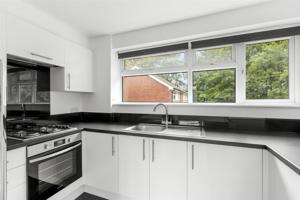 Property photo 2 of 7 Kitchen