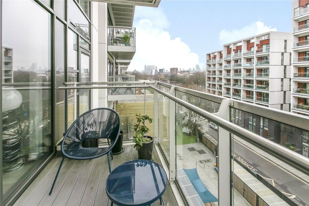 Property photo 3 of 20 Balcony