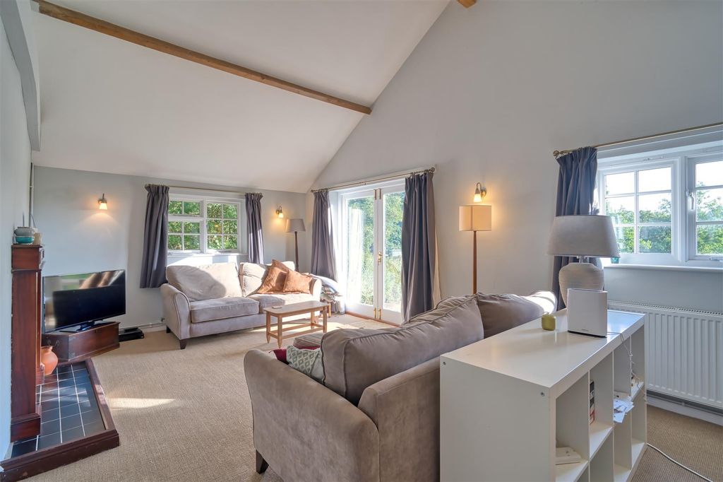 Property photo 3 of 14 Sitting Room