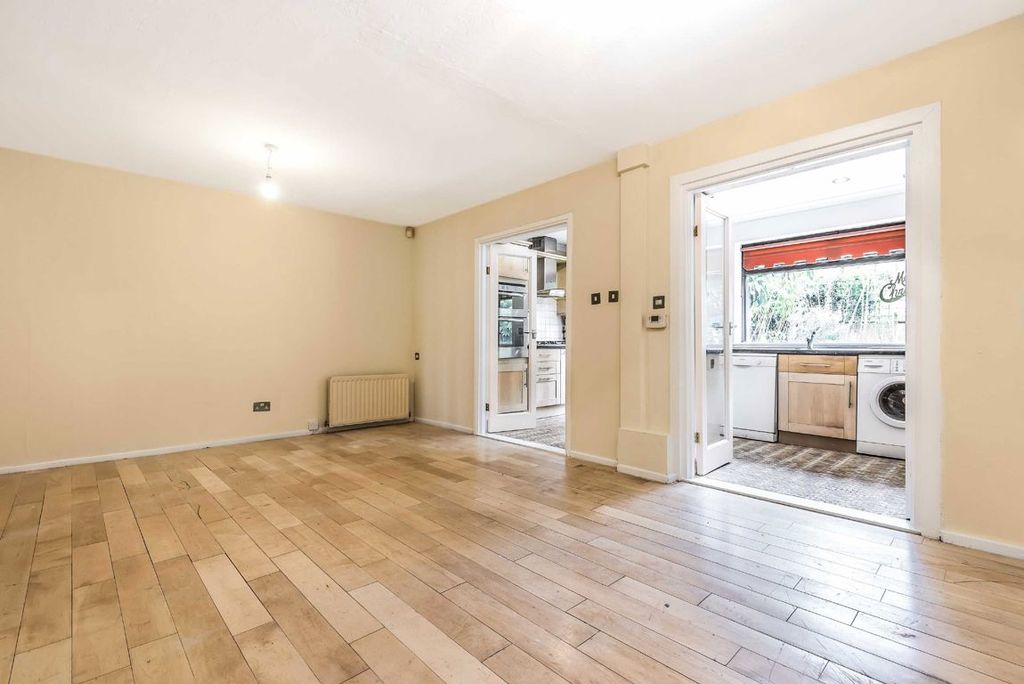 Property photo 3 of 6