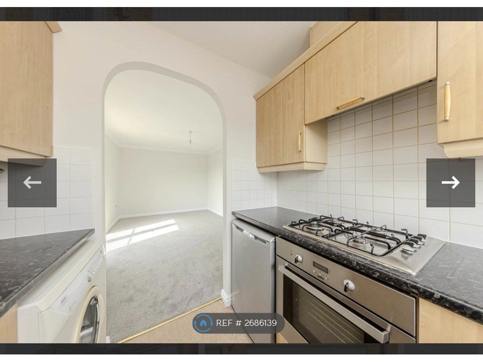 Property photo 3 of 10 Kitchen