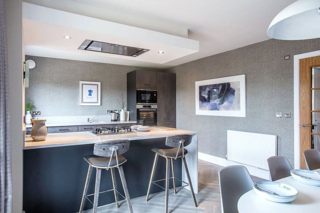 Property photo 3 of 9 Kitchen