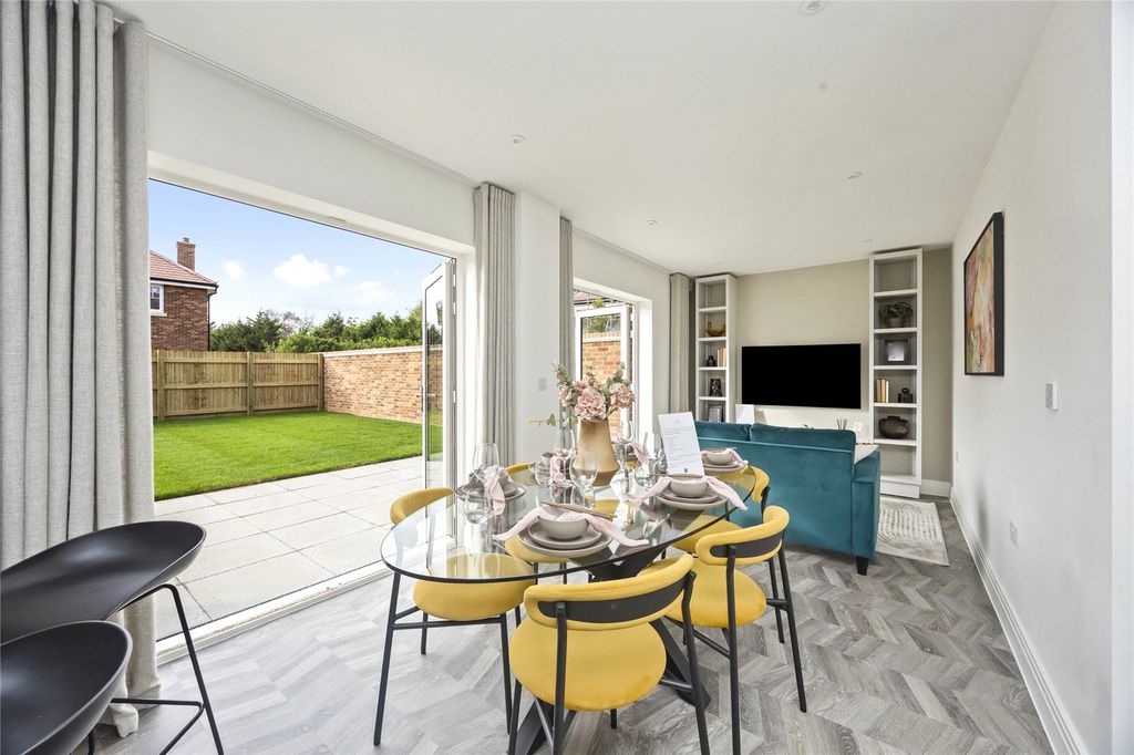 Property photo 2 of 10 Show Home