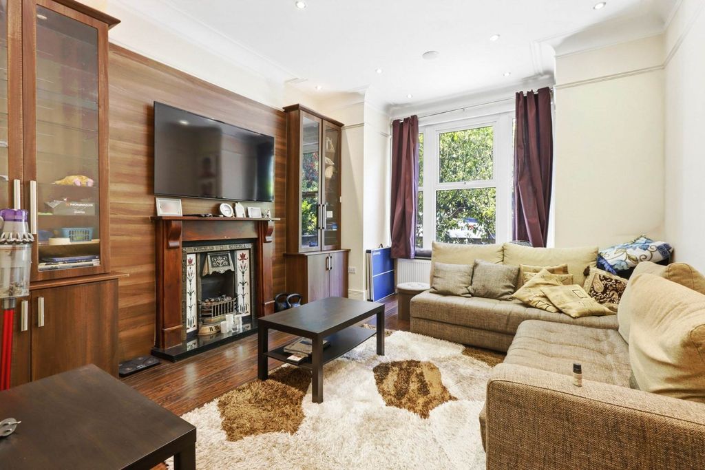 Property photo 2 of 19
