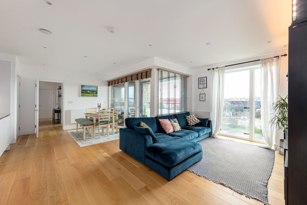 Property photo 3 of 15 094A5657
