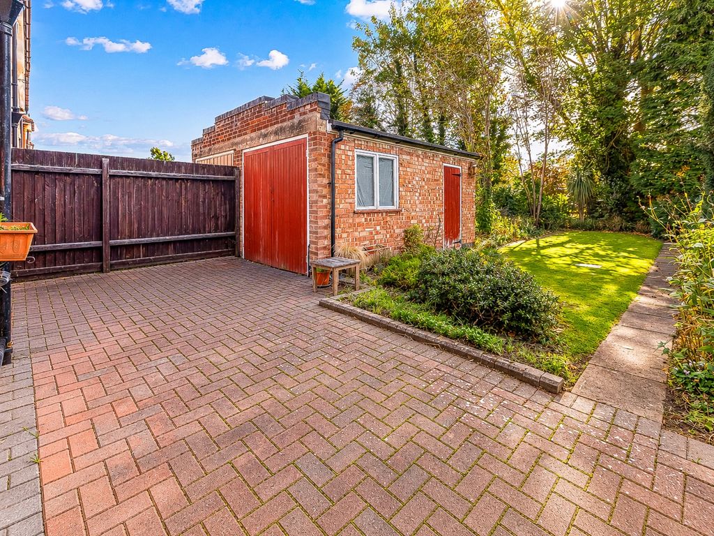 Property photo 2 of 12 Garage And Rear Garden