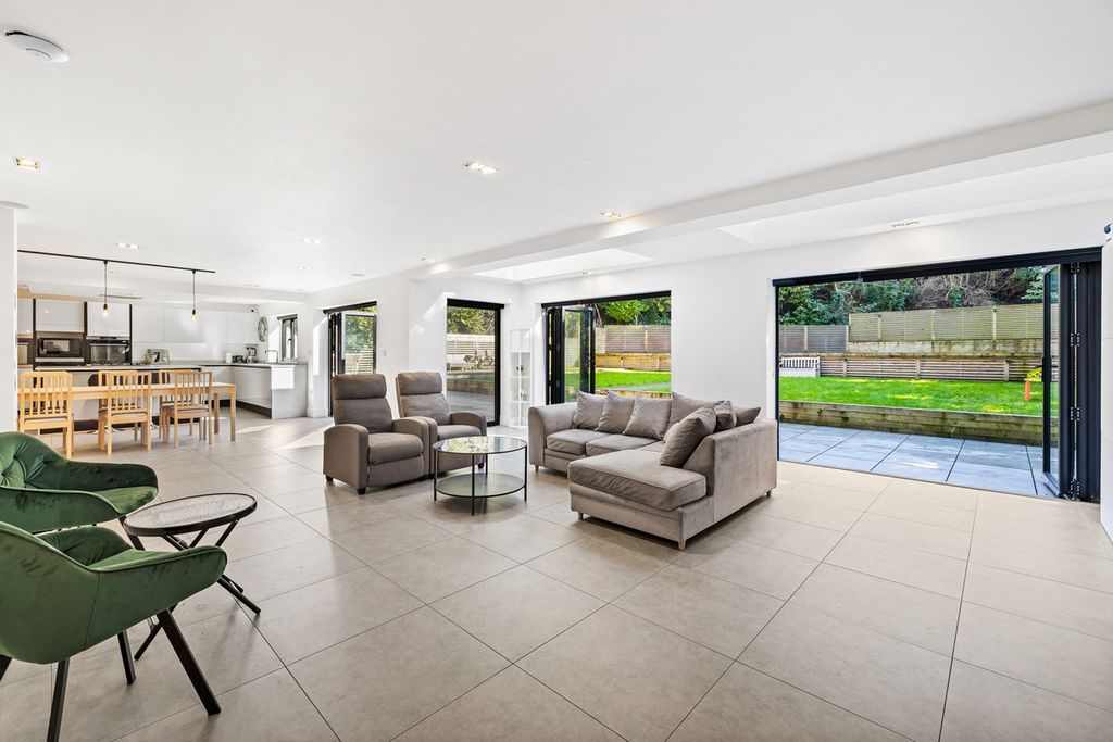 Property photo 2 of 41